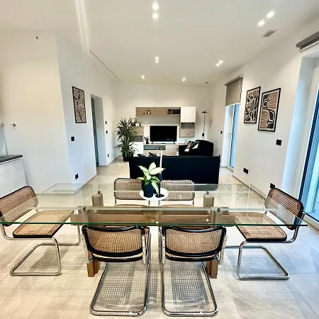 Attico In Centro Citta Con Terrazza E Parcheggio Privato * Caraglio